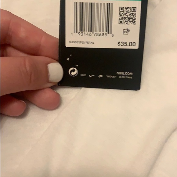 Light weight Nike Girls XL Dri fit pullover - Picture 4 of 4